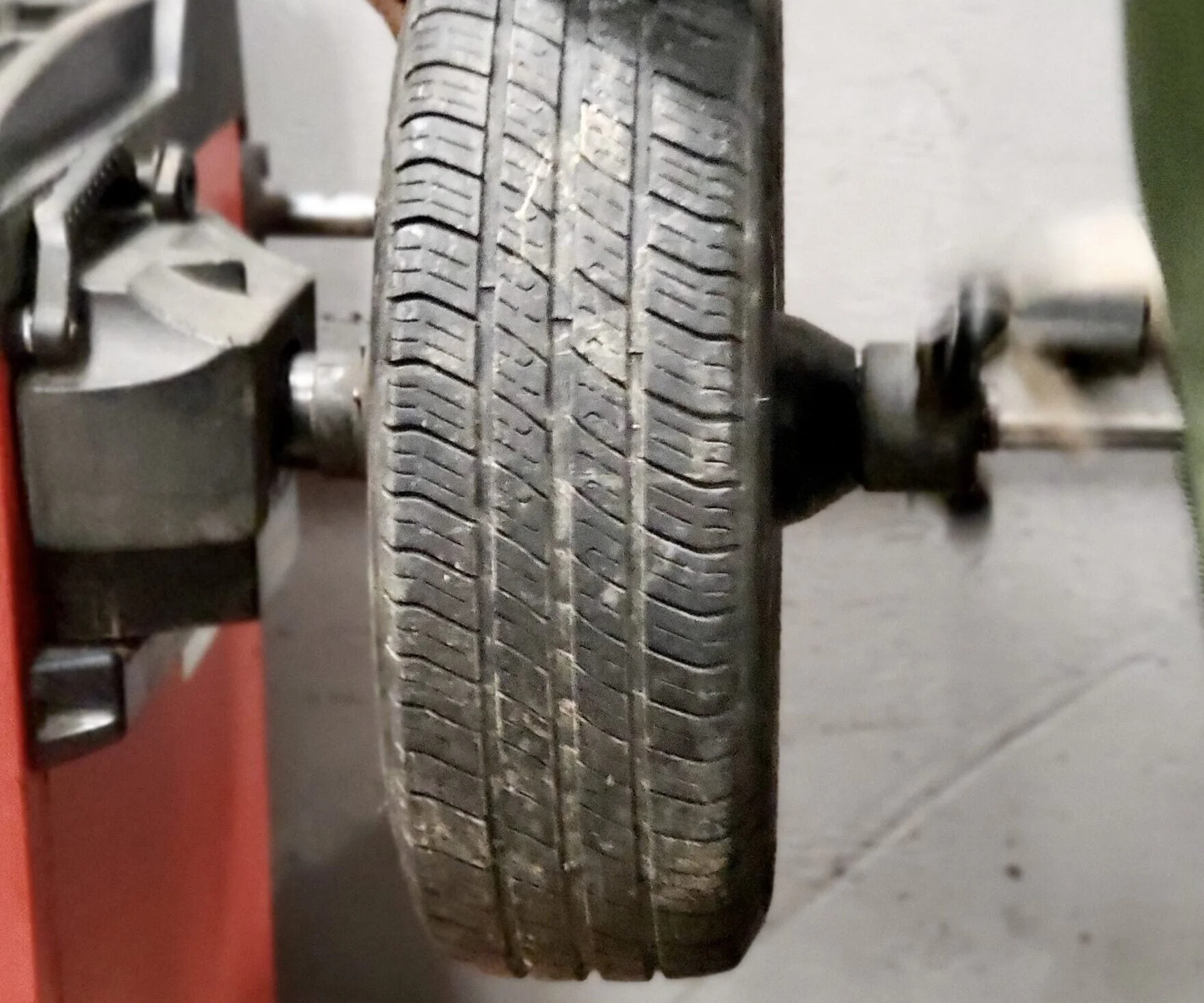 Khalifa Motors Tire Installation